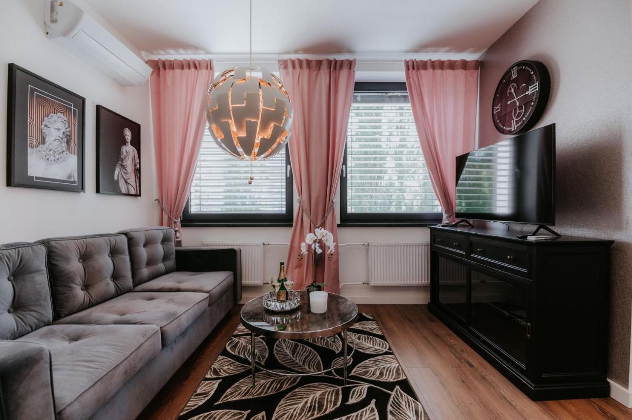 Apartmány Evia clinic Levice Esterno foto