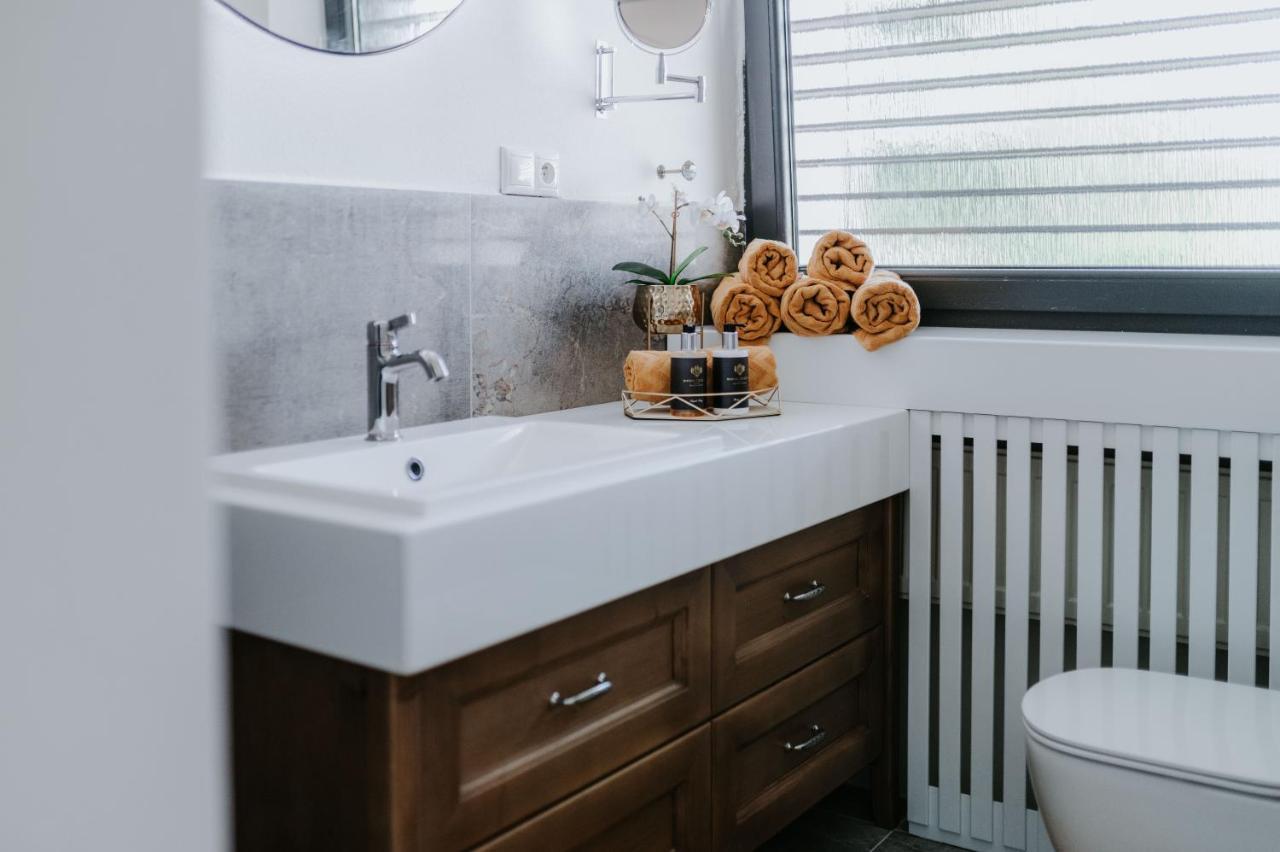 Apartmány Evia clinic Levice Esterno foto